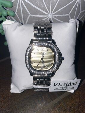NWT!! Invicta Wildflower Ember Silver Watch with Champagne Dial & Crystal Bezel